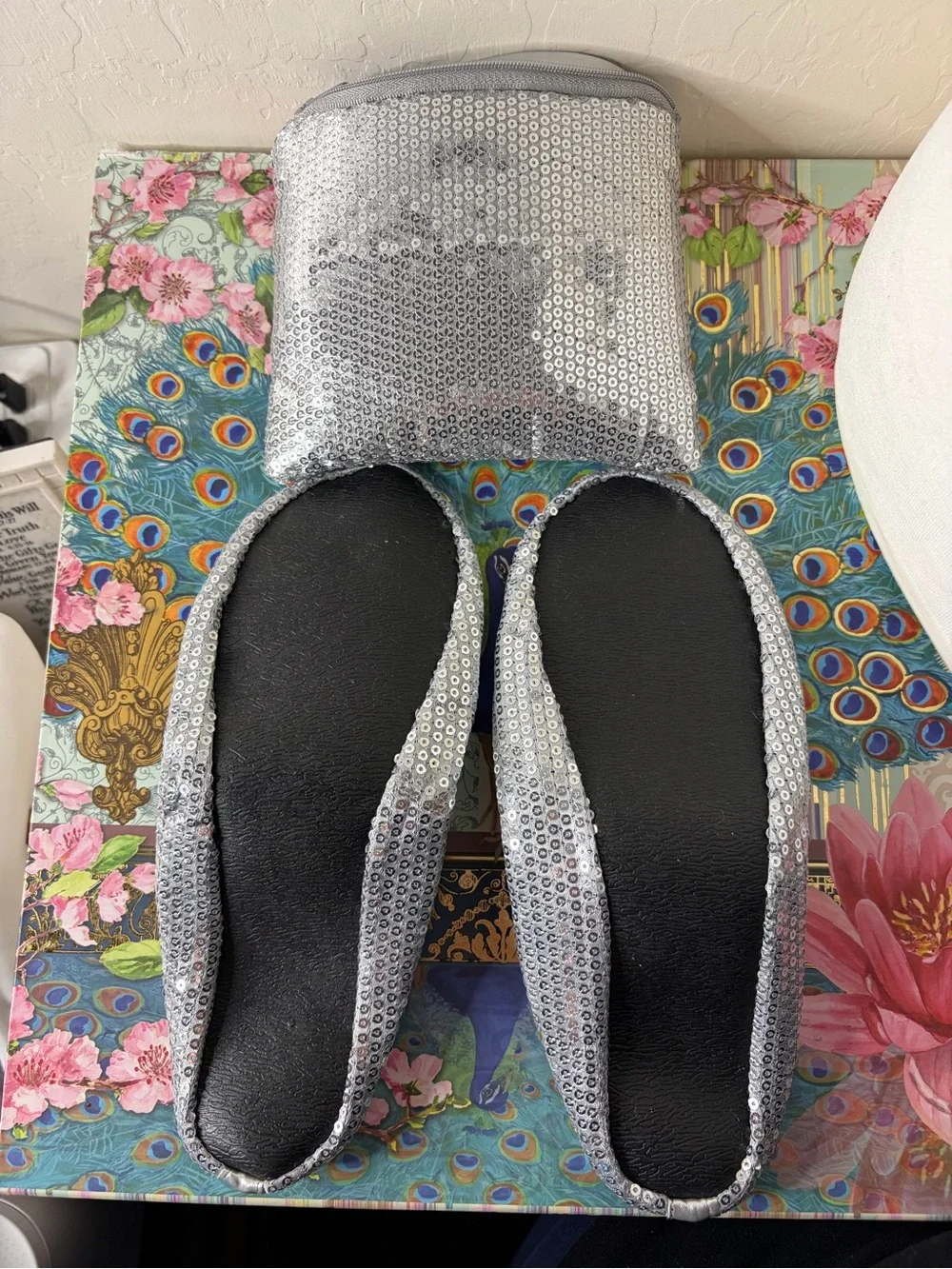 ✨ Silver Sequin Foldable Ballet Flats with Matching Zippered Carrying Pouch